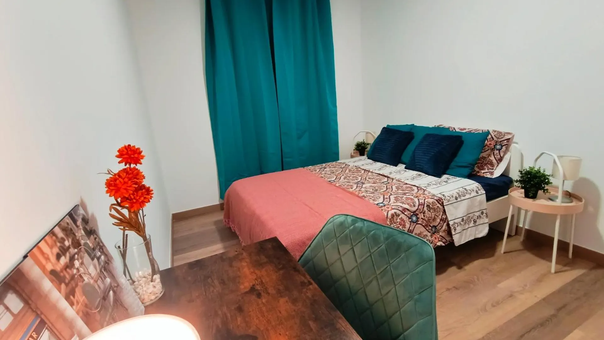 Rooms In Gothic Barcelona